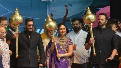 The audience was electrified as the Bollywood stars Ajay Devgn, Kareena Kapoor and Rohit Shetty brought their charisma and energy to the revered ritual. (HT Photo) The audience was electrified as the Bollywood stars Ajay Devgn, Kareena Kapoor and Rohit Shetty brought their charisma and energy to the revered ritual. (HT Photo)