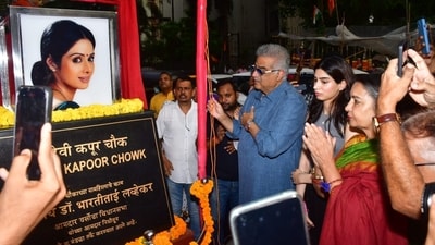 Boney Kapoor, Khushi Kapoor and Shabana Azmi at Sridevi Kapoor Chowk in Mumbai. Boney Kapoor, Khushi Kapoor and Shabana Azmi at Sridevi Kapoor Chowk in Mumbai.