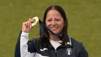 Trap shooter Adriana Ruano Oliva of Guatemala poses with her gold medal at Paris Olympics. (REUTERS) Trap shooter Adriana Ruano Oliva of Guatemala poses with her gold medal at Paris Olympics. (REUTERS)