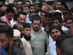 Salman Khan was surrounded by security as he visited Baba Siddique's residence.