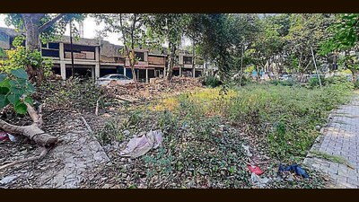 A park in a dilapidated condition at Gian Singh Rarewala market in Ludhiana on Sunday. (Manish/HT) A park in a dilapidated condition at Gian Singh Rarewala market in Ludhiana on Sunday. (Manish/HT)