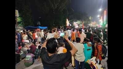 According to sources, the participants were chanting slogans when some individuals allegedly began pelting people with stones. (Sourced) According to sources, the participants were chanting slogans when some individuals allegedly began pelting people with stones. (Sourced)