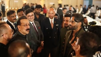 Not just them, many in the Bollywood elite like Sunil Shetty considered Baba to be their friend, turning up to his parties every year. (X) Not just them, many in the Bollywood elite like Sunil Shetty considered Baba to be their friend, turning up to his parties every year. (X)
