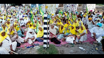 Bhartiya Kisan Union Ekta (Ugrahan) block railway track during a protest in Bathinda on Sunday. (Sanjeev Kumar/Hindustan Times) Bhartiya Kisan Union Ekta (Ugrahan) block railway track during a protest in Bathinda on Sunday. (Sanjeev Kumar/Hindustan Times)