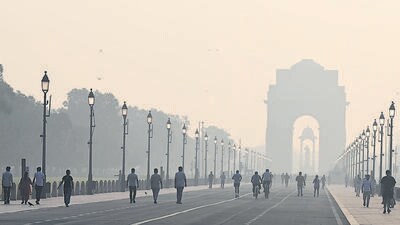 Delhi’s minimum temperature remained below 20°C for the second consecutive day and settled at 18.6°C on Sunday, a degree below normal. The minimum dipped below 20°C for the first time this season on Saturday, when it was also 18.6°C. (Arvind Yadav/HT Photo) Delhi’s minimum temperature remained below 20°C for the second consecutive day and settled at 18.6°C on Sunday, a degree below normal. The minimum dipped below 20°C for the first time this season on Saturday, when it was also 18.6°C. (Arvind Yadav/HT Photo)