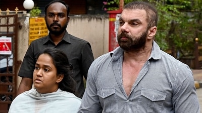 Bollywood actor Sohail Khan (R) with his sister Arpita Khan Sharma (L) arrives to pay his last respect to the assasinated Indian politician and Nationalist Congress Party (NCP) leader Baba Siddique, in Mumbai on October 13, 2024. (Photo by Sujit JAISWAL / AFP) (AFP) Bollywood actor Sohail Khan (R) with his sister Arpita Khan Sharma (L) arrives to pay his last respect to the assasinated Indian politician and Nationalist Congress Party (NCP) leader Baba Siddique, in Mumbai on October 13, 2024. (Photo by Sujit JAISWAL / AFP) (AFP)