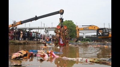Idol immersion at Jhulelal Ghat in Lucknow. (HT)
