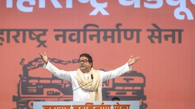 MNS President Raj Thackeray interacting with party members at Maharashtra Navnirman Sena state level office bearers meeting at Nesco, Goregaon on Sunday. (Satish Bate/ HT PHOTO)