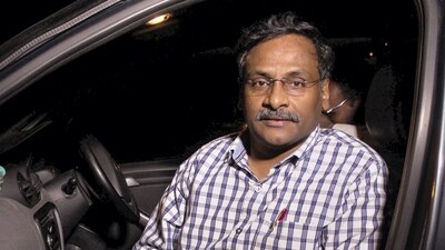 **EDS: FILE PHOTO** Nagpur: In this Friday, Dec 25, 2015 file photo, former Delhi University professor G N Saibaba arrives at the Nagpur Central Jail. Saibaba died at a state-run hospital in Hyderabad due to health-related complications on Saturday, merely seven months after he was acquitted in a case of alleged links with Maoists after 10 years in prison. (PTI Photo) (PTI10_12_2024_000422A) *** Local Caption *** (PTI) **EDS: FILE PHOTO** Nagpur: In this Friday, Dec 25, 2015 file photo, former Delhi University professor G N Saibaba arrives at the Nagpur Central Jail. Saibaba died at a state-run hospital in Hyderabad due to health-related complications on Saturday, merely seven months after he was acquitted in a case of alleged links with Maoists after 10 years in prison. (PTI Photo) (PTI10_12_2024_000422A) *** Local Caption *** (PTI)