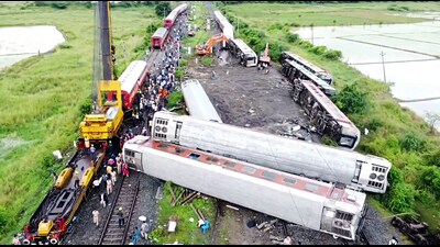 TThe accident spot where 13 coaches of Mysuru-Darbhanga Bagmati Superfast Express derailed on Friday. (ANI) TThe accident spot where 13 coaches of Mysuru-Darbhanga Bagmati Superfast Express derailed on Friday. (ANI)