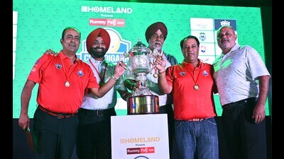 The Captain’s 18 and Partee Panthers being honoured after being named joint winners of the Chandigarh Golf League, at Chandigarh Golf Club on Sunday. (Keshav Singh/HT) The Captain’s 18 and Partee Panthers being honoured after being named joint winners of the Chandigarh Golf League, at Chandigarh Golf Club on Sunday. (Keshav Singh/HT)