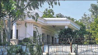 The LG office said MCD is yet to sanction the bungalow’s building plan, which means the house is ‘patently illegal’. (Vipin Kumar/HT Photo) The LG office said MCD is yet to sanction the bungalow’s building plan, which means the house is ‘patently illegal’. (Vipin Kumar/HT Photo)