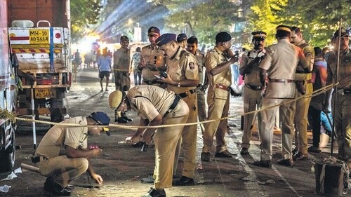 Police inspect the spot in Bandra where Baba Siddique was shot at. (HT Photo) Police inspect the spot in Bandra where Baba Siddique was shot at. (HT Photo)