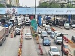 Toll naka at Mulund on Eastern express highway. ( Praful Gangurde / HT Photo ) (Hindustan Times)