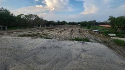 Noida authority fails to build stretches for sector road along Noida e-way Noida authority fails to build stretches for sector road along Noida e-way