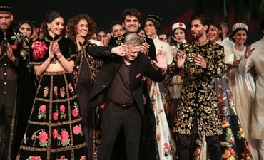 Designer Rohit Bal closes Lakme Fashion Week X FDCI with a brilliant showcase. Designer Rohit Bal closes Lakme Fashion Week X FDCI with a brilliant showcase.