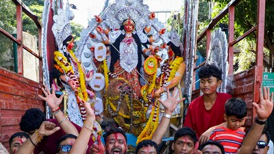 The situation is under control after police used a lathi charge to separate the throng. (Representative image) (PTI) The situation is under control after police used a lathi charge to separate the throng. (Representative image) (PTI)
