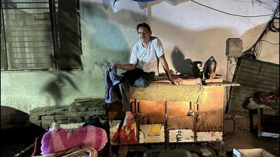Rajesh at his ironing stall. (HT Photo) Rajesh at his ironing stall. (HT Photo)
