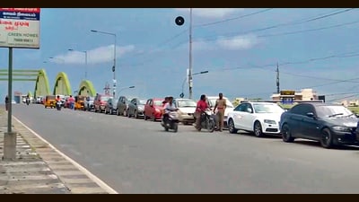 Residents park their cars on Velachery flyover anticipating flooding. (ANI) Residents park their cars on Velachery flyover anticipating flooding. (ANI)