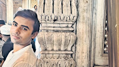 Aezaan Sahil at Hazrat Nizamuddin Auliya’s sufi shrine. (HT Photo)