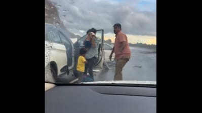 Two children sitting in the front of the car suffered injuries due to the deployment of the airbags and were said to be bleeding. (X) Two children sitting in the front of the car suffered injuries due to the deployment of the airbags and were said to be bleeding. (X)