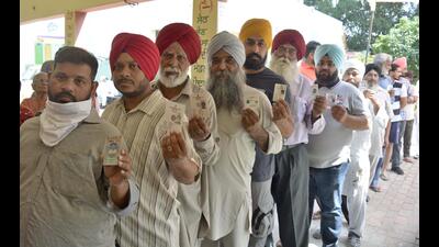 Voters in line to cast their votes during the panchayat polls. (HT Photo) Voters in line to cast their votes during the panchayat polls. (HT Photo)