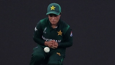 Pakistan dropped 8 catches in a World Cup match against New Zealand Pakistan dropped 8 catches in a World Cup match against New Zealand