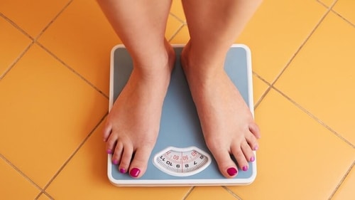 Water fasting effect: Rapid initial weight loss can occur due to glycogen depletion and water loss. (Shutterstock) Water fasting effect: Rapid initial weight loss can occur due to glycogen depletion and water loss. (Shutterstock)