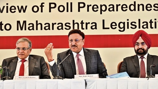 Chief Election Commissioner Rajiv Kumar along with Gyanesh Kumar(L) and Sukbhir Singh Sandhu(R) interacts with media during a press conference. (Anshuman Poyrekar/Hindustan Times file)
