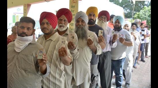 Voters in line to cast their votes during the panchayat polls. (HT Photo)