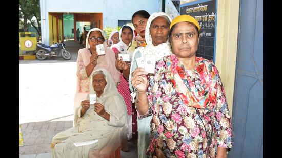 Voters showed up in the hope that issues like provision of clean drinking water became a reality. (HT Photo)