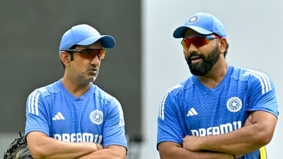 India�s head coach Gautam Gambhir (L) and captain Rohit Sharma attend a practice session ahead of their first Test cricket match against New Zealand at the M Chinnaswamy Stadium in Bengaluru on October 14, 2024. (Photo by IDREES MOHAMMED / AFP) / -- IMAGE RESTRICTED TO EDITORIAL USE - STRICTLY NO COMMERCIAL USE -- (AFP)