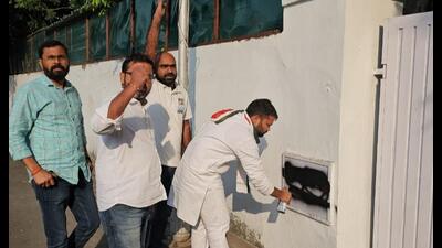 Congress activists defacing UP minister Dinesh Pratap Singh’s nameplate outside in official residence in Lucknow. (HT photo) Congress activists defacing UP minister Dinesh Pratap Singh’s nameplate outside in official residence in Lucknow. (HT photo)