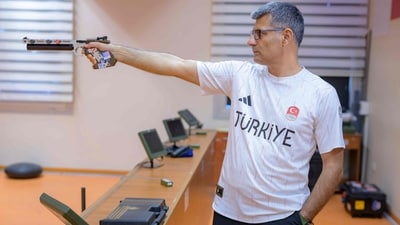 Silver medalist at the Paris 2024 Olympic Games, Turkish shooter Yusuf Dikec poses for a photograph in Ankara on August 9, 2024. (AFP) Silver medalist at the Paris 2024 Olympic Games, Turkish shooter Yusuf Dikec poses for a photograph in Ankara on August 9, 2024. (AFP)