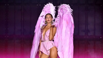 Supermodel Gigi Hadid, who opened the first Victoria's Secret Fashion Show in 2018, took to the stage on October 15 in New York at the latest VS show in a bubblegum pink lingerie, matching high heels and oversized pink feather wings. (AFP) Supermodel Gigi Hadid, who opened the first Victoria's Secret Fashion Show in 2018, took to the stage on October 15 in New York at the latest VS show in a bubblegum pink lingerie, matching high heels and oversized pink feather wings. (AFP)