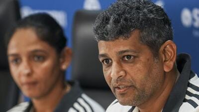 India women's cricket team head coach Amol Muzumdar along with captain Harmanpreet Kaur. (PTI) India women's cricket team head coach Amol Muzumdar along with captain Harmanpreet Kaur. (PTI)
