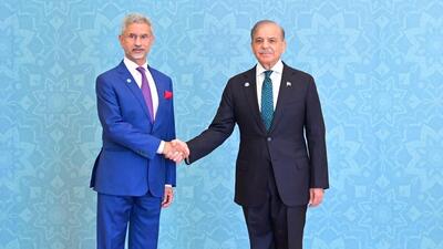Pakistani Prime Minister Shehbaz Sharif with S Jaishankar in Islamabad. (REUTERS) Pakistani Prime Minister Shehbaz Sharif with S Jaishankar in Islamabad. (REUTERS)