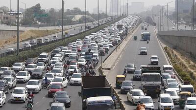 The traffic lights at all locations will be fitted with vehicle detector cameras, to gauge the vehicular flow at the intersections. (HT Archive) The traffic lights at all locations will be fitted with vehicle detector cameras, to gauge the vehicular flow at the intersections. (HT Archive)