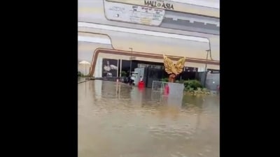 Ever since the mall was inaugurated in 2023, it has been in the news for such a mess and raised questions about its location. Ever since the mall was inaugurated in 2023, it has been in the news for such a mess and raised questions about its location.