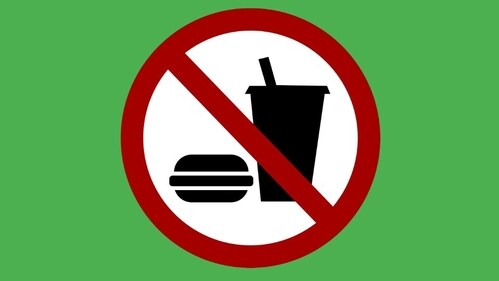 There are certain foods to avoid while breaking the fast (Image by OpenClipart-Vectors from Pixabay ) There are certain foods to avoid while breaking the fast (Image by OpenClipart-Vectors from Pixabay )