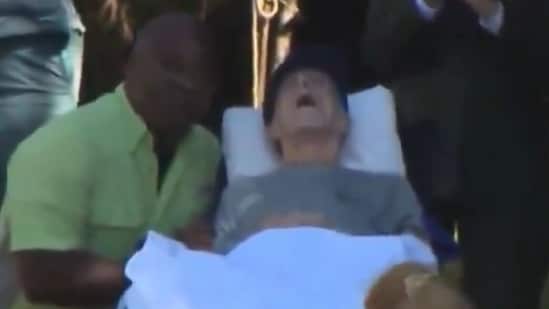 Images of Jimmy Carter, 100, waiting to vote for Kamala Harris raise concerns about his health and the voting process. (X)