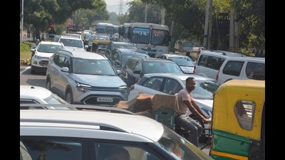 Commuters stuck in a traffic jam at Charkha Chowk in Panchkula on Thursday. (Sant Arora/HT) Commuters stuck in a traffic jam at Charkha Chowk in Panchkula on Thursday. (Sant Arora/HT)