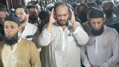 Congress MLA Zeeshan Siddique (C) offers prayers before the mortal remains of his father and former Maharashtra minister Baba Siddique being taken to Bada Qabrastan for his last rites outside his residence in Mumbai. (PTI) Congress MLA Zeeshan Siddique (C) offers prayers before the mortal remains of his father and former Maharashtra minister Baba Siddique being taken to Bada Qabrastan for his last rites outside his residence in Mumbai. (PTI)