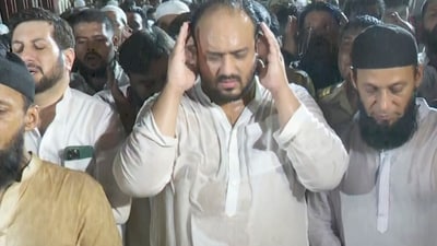 Congress MLA Zeeshan Siddique (C) offers prayers before the mortal remains of his father and former Maharashtra minister Baba Siddique being taken to Bada Qabrastan for his last rites outside his residence in Mumbai. (PTI) Congress MLA Zeeshan Siddique (C) offers prayers before the mortal remains of his father and former Maharashtra minister Baba Siddique being taken to Bada Qabrastan for his last rites outside his residence in Mumbai. (PTI)