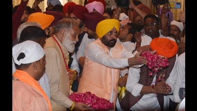 Punjab chief minister Bhagwant Mann paying obeisance on the occasion of Bhagwan Valmiki Jayanti in Amritsar on Thursday. (Sameer Sehgal/HT)