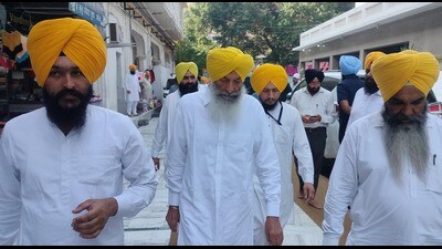 Shiromani Akali Dal working president Balwinder Singh Bhundar and others leave after meeting Akal Takht jathedar Giani Raghbir Singh at the Golden Temple complex in Amritsar on Thursday. (Sameer Sehgal/HT) Shiromani Akali Dal working president Balwinder Singh Bhundar and others leave after meeting Akal Takht jathedar Giani Raghbir Singh at the Golden Temple complex in Amritsar on Thursday. (Sameer Sehgal/HT)
