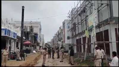 Since the powers of issuing notices to illegal structures and demolishing them had hitherto been vested with the GHMC, the HYDRAA authorities have been facing legal issues in courts as it has no such statutory powers. (HT Photo) Since the powers of issuing notices to illegal structures and demolishing them had hitherto been vested with the GHMC, the HYDRAA authorities have been facing legal issues in courts as it has no such statutory powers. (HT Photo)