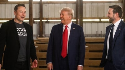 Former US President Donald Trump, center, and Senator JD Vance, right, a Republican from Ohio and Republican vice-presidential nominee, greet Elon Musk, chief executive officer of Tesla Inc., backstage prior to a campaign event at the Butler Farm Show in Butler, Pennsylvania, US, on Saturday, Oct. 5, 2024. (Bloomberg)