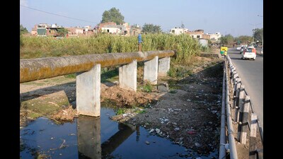 The panel also found extensive solid and construction waste littering banks of Sukhna Choe, which merges with the Ghaggar in Zirakpur. (HT Photo) The panel also found extensive solid and construction waste littering banks of Sukhna Choe, which merges with the Ghaggar in Zirakpur. (HT Photo)