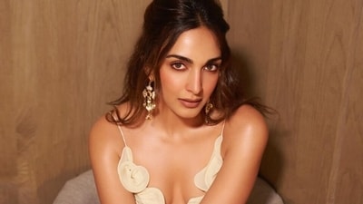 Kiara Advani dazzles in a bodycon dress. Kiara Advani dazzles in a bodycon dress.